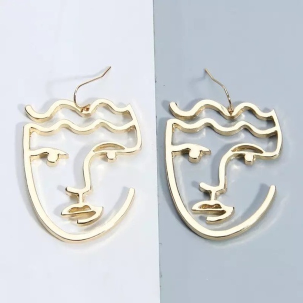 3/$30 💛 Abstract Face Earrings